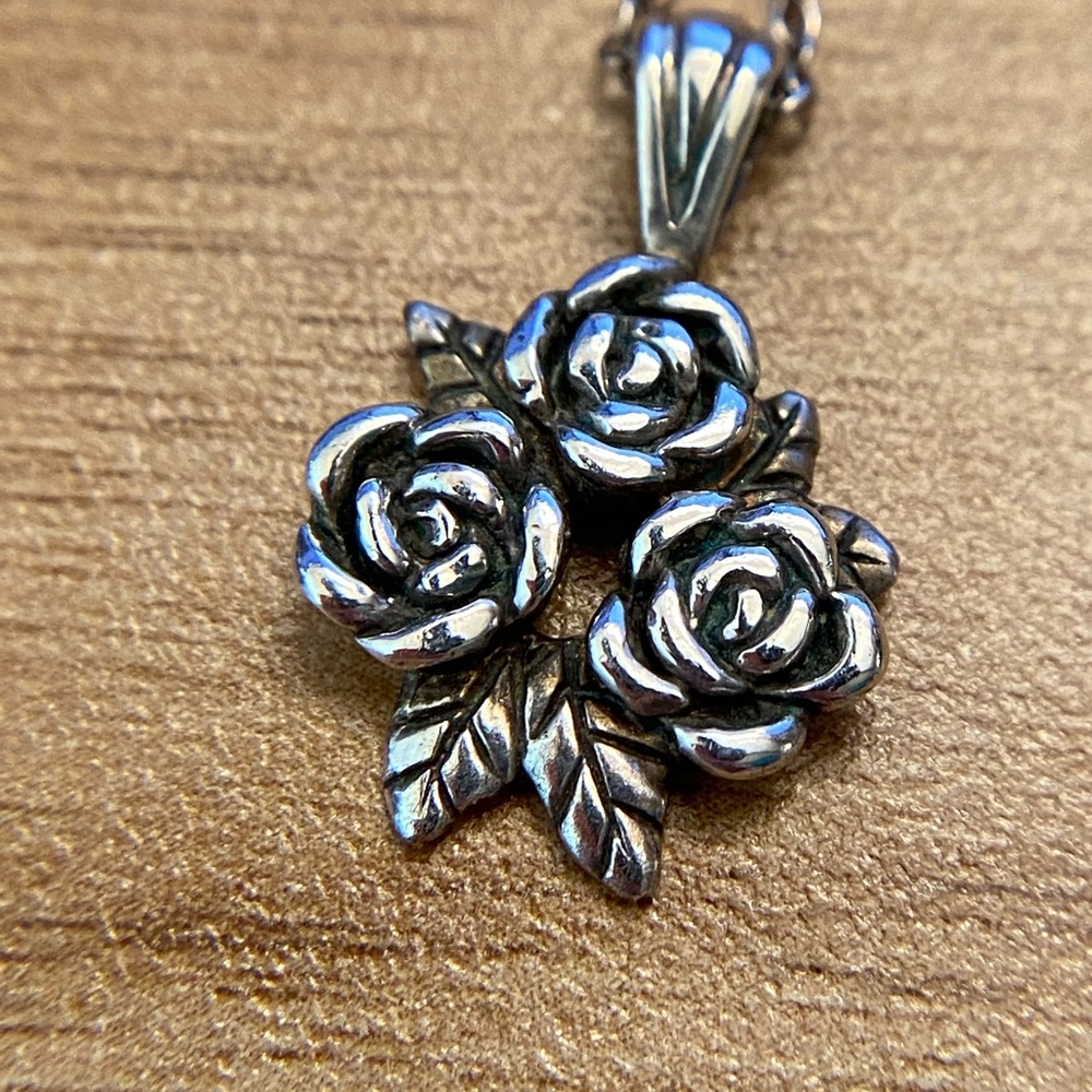 Beautiful 925 Sterling Silver Rose Pendant with no chain - Picture 5 of 8